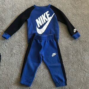 Nike Sweatshirt Set